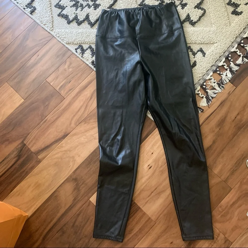 Aritzia Wilfred Free Daria Faux Leather Legging Pant - Picture 2 of 11